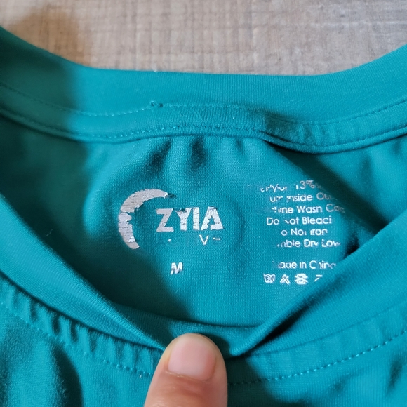 Zyia Stronger Tank size medium - Picture 3 of 5